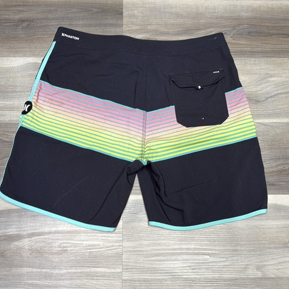 🏴 Hurley Black and Green Board Shorts Modern Design size 34 - Picture 7 of 7